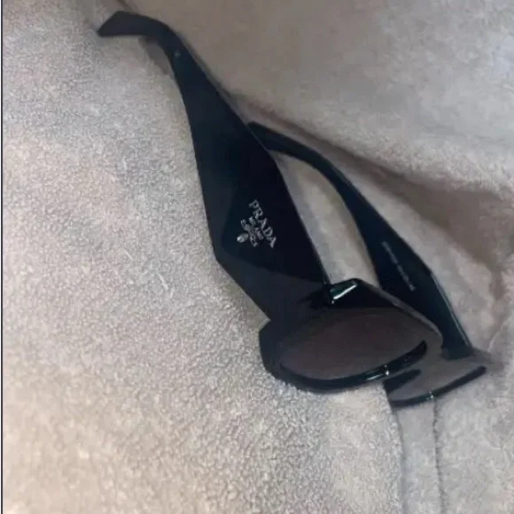 Exclusive Prada Sunglasses ( Woman ) - Picture 2 of 3